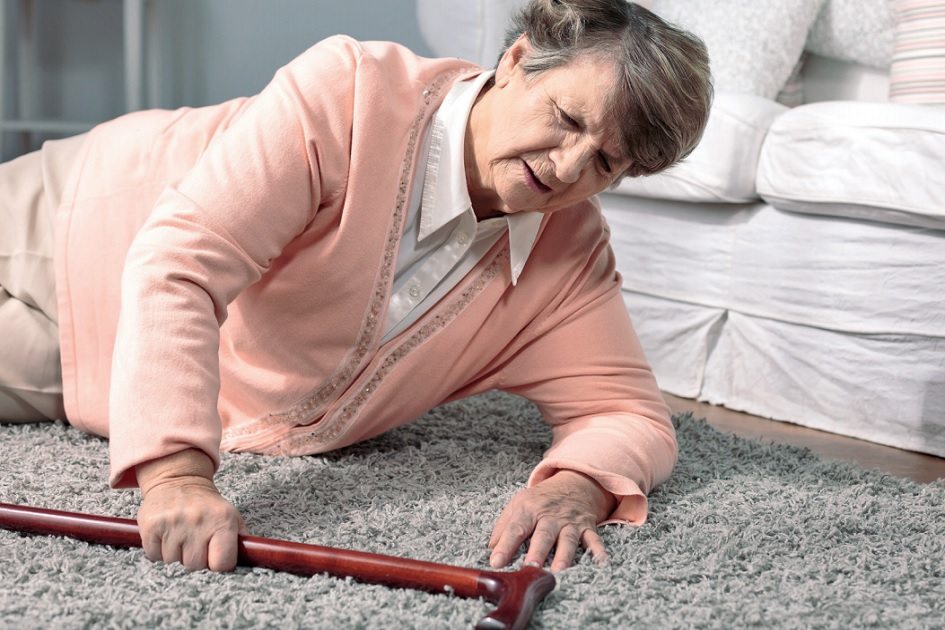 Почему с возрастом риск падений возрастает